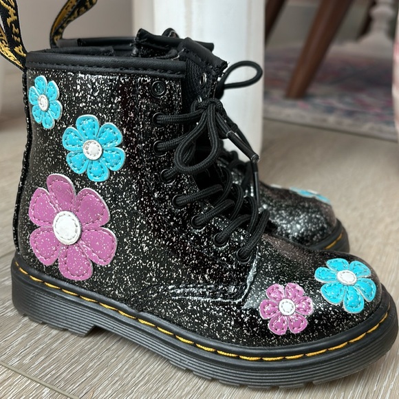 Toddler Size 9 Dr Martens BLACK GLITTER - Picture 1 of 6